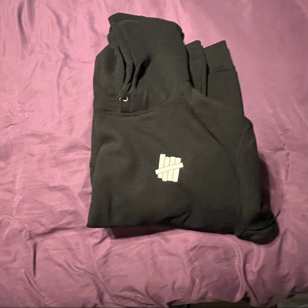Undefeated Stencil Logo Hoodie Sweatshirt - Picture 3 of 6